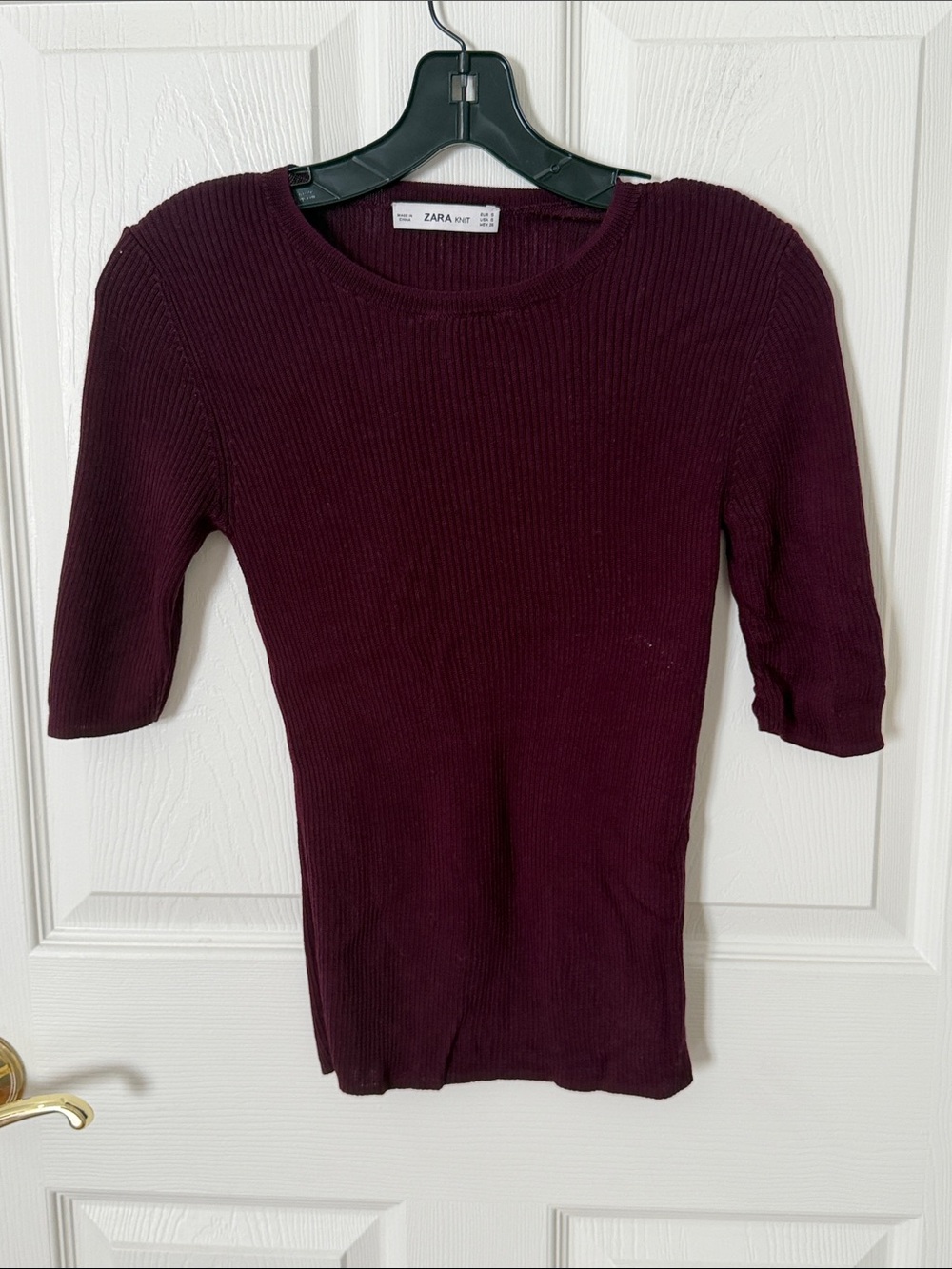 ZARA Knit Ribbed Short-Sleeve Sweater in Deep Burgundy small